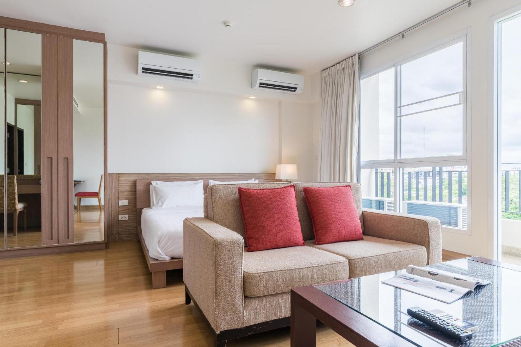 Bangkok Patio Bts Sanam Pao Aparthotel Екстериор снимка