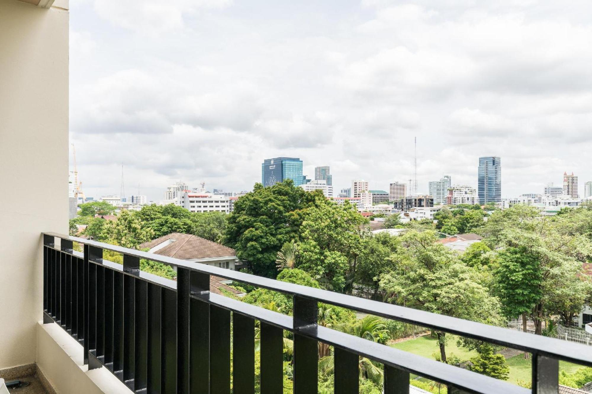Bangkok Patio Bts Sanam Pao Aparthotel Екстериор снимка